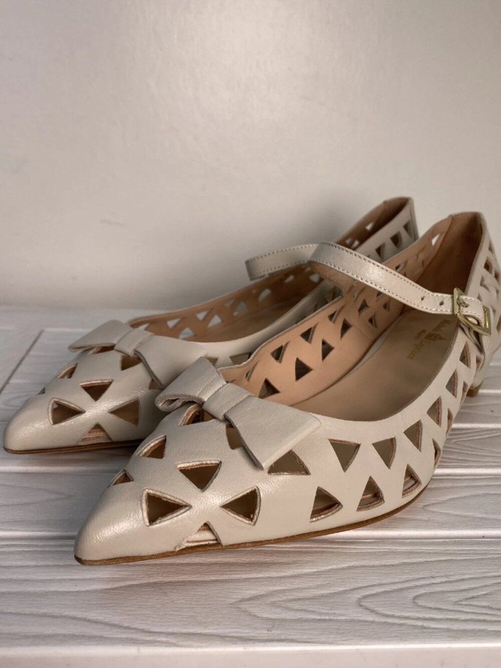 Michele Lopriore Jaqueline Mary Janes Womens Size US 8 EU 38 Cream Leather Heels
